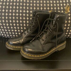 Dr Martens 1460 Smooth Lace up Boots Women’s size 6